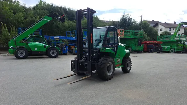Bild 1 einer Mietmaschine vom Typ 3 Ton All Terrain Forklift | Manitou M30-4