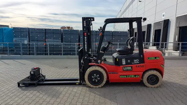 Bild 3 einer Mietmaschine vom Typ 3 ton elektrické | EP EFL302 Triplex Stožiar 4800 mm