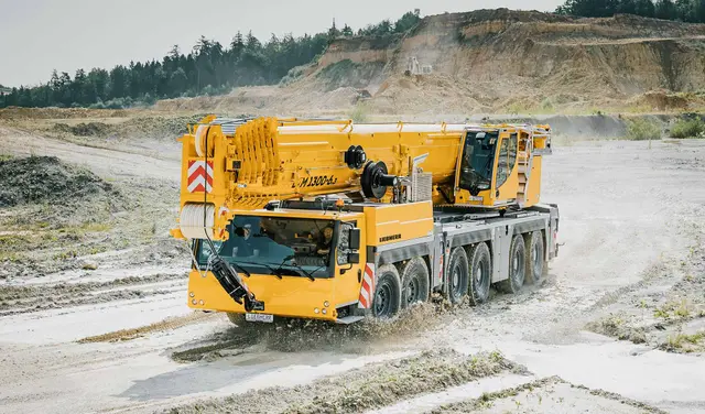 Bild 1 einer Mietmaschine vom Typ mobilný žeriav 300 ton, Liebherr LTM 1300 6.3