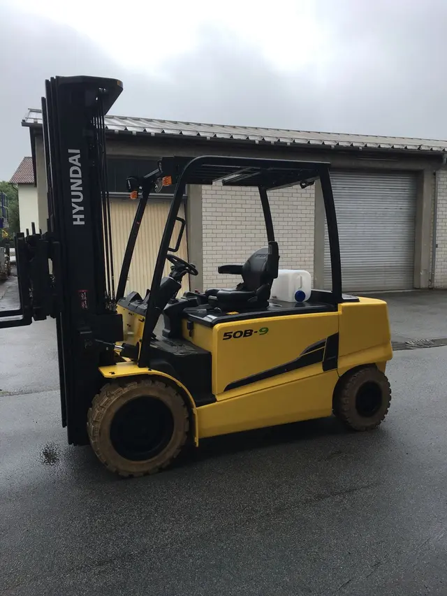 Bild 0 einer Mietmaschine vom Typ 5 ton elektrické | Hyundai 50B-9 6000 mm