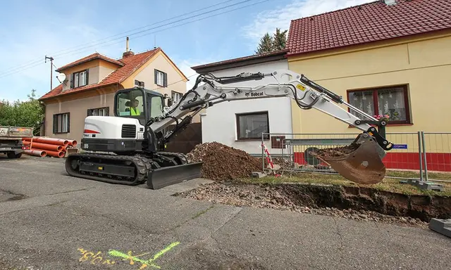 Bild 4 einer Mietmaschine vom Typ 8.5 Tons Compact Excavator | Bobcat E85