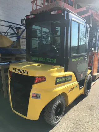 Vorschaubild 1 einer Mietmaschine vom Typ 3 ton Nafty | Hyundai 30-9 4700 mm