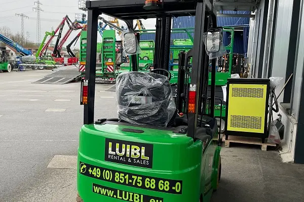 Bild 3 einer Mietmaschine vom Typ 2 ton elektrické štyri-Wheeler | EP CPD20L1S 6000 mm