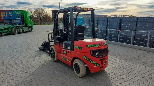 Bild 4 einer Mietmaschine vom Typ 3 ton elektrické | EP EFL302 Triplex Stožiar 4800 mm