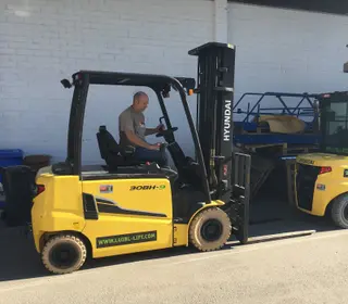 Vorschaubild 4 einer Mietmaschine vom Typ 3 ton elektrické | Hyundai 30BH-9 6000 mm