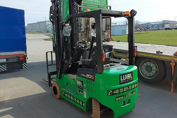 Bild 2 einer Mietmaschine vom Typ 2 ton elektrické štyri-Wheeler | EP CPD20L1S 6000 mm