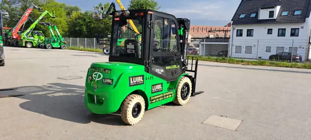 Bild 2 einer Mietmaschine vom Typ 3.8-tonne Electric Forklift | EP EFL382X5 4500 mm