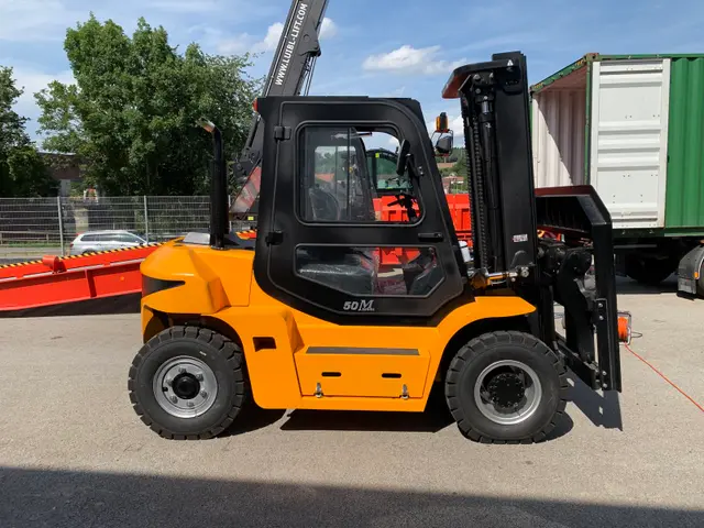 Bild 1 einer Mietmaschine vom Typ 5 ton Nafty | Maximálna vysokozdvižný Vozík FD50T 4800 mm