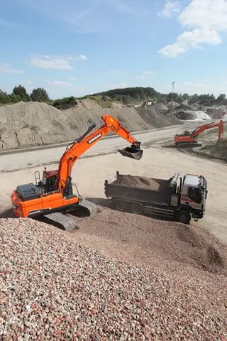 Vorschaubild 1 einer Mietmaschine vom Typ 23 Tons Crawler Excavator | Doosan DX-235LC-5