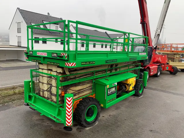 Bild 2 einer Mietmaschine vom Typ SBD-337 | Holland Lift Megastar G320