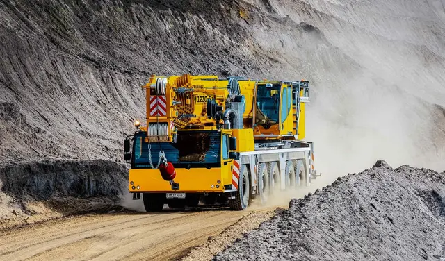 Bild 1 einer Mietmaschine vom Typ mobilný žeriav 230 ton | Liebherr LTM 1230 5.1