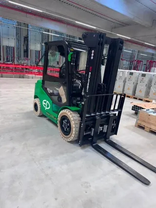 Vorschaubild 1 einer Mietmaschine vom Typ 3.8 ton elektrický vysokozdvižný vozík | EP EFL382X5 4800 mm