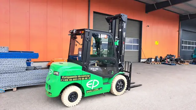 Bild 2 einer Mietmaschine vom Typ 3.8-tonne Electric Forklift | EP EFL382X5 6000 mm