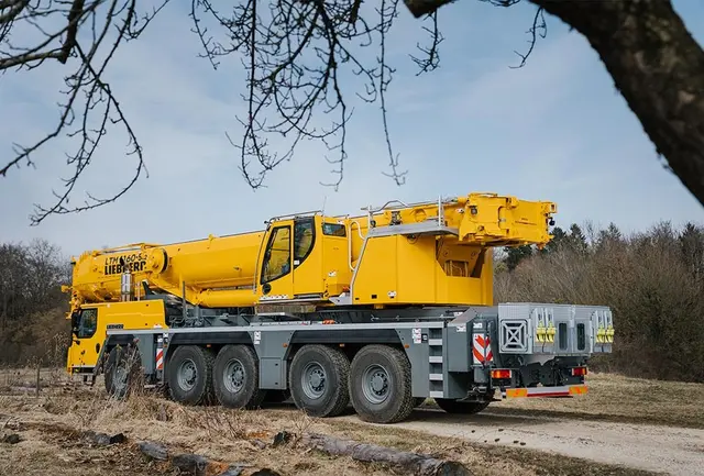 Bild 2 einer Mietmaschine vom Typ mobilný žeriav 160 ton | Liebherr LTM 1160 5.2