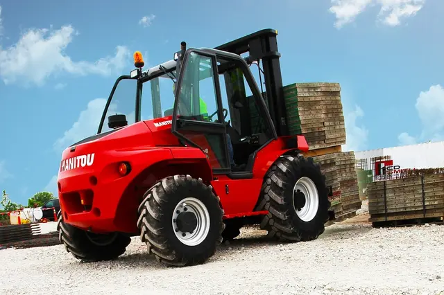 Bild 1 einer Mietmaschine vom Typ 5 Ton All Terrain Forklift | Manitou M50-4