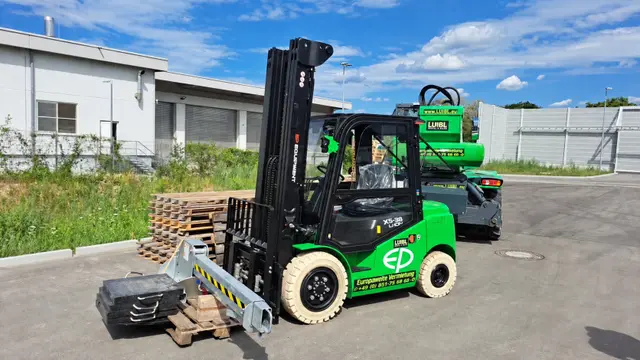 Bild 1 einer Mietmaschine vom Typ 3.8-tonne Electric Forklift | EP EFL382X5 6000 mm