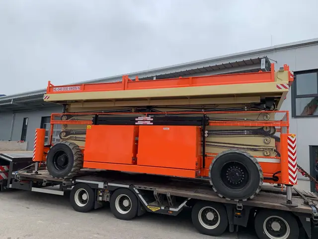 Bild 1 einer Mietmaschine vom Typ SBD-337 | Holland Lift HL 340D30 4WDS/N
