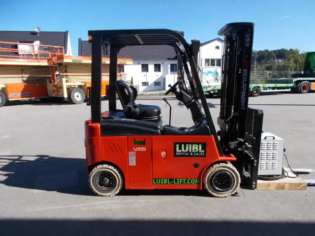 Bild 3 einer Mietmaschine vom Typ 2 ton elektrické štyri-Wheeler | EP CPD20L1-Li 4700 mm