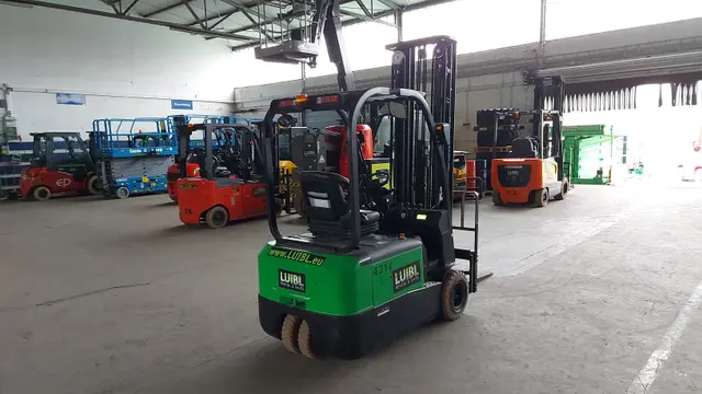 Bild 3 einer Mietmaschine vom Typ 1.8 tons electric three-wheeler | EP CPD18TV8 6000 mm