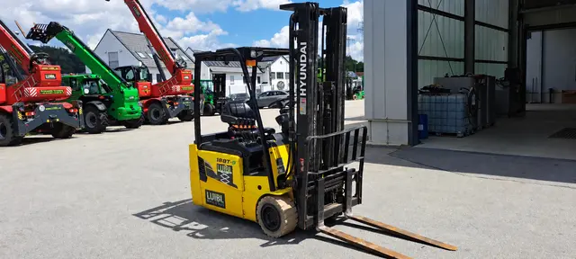 Bild 1 einer Mietmaschine vom Typ 1.8 ton elektrickú trojkolku | Hyundai 18BT-9 5500 mm