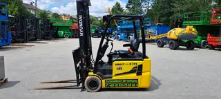 Obrázok stroja na prenájom typu 1.8 ton elektrickú trojkolku | Hyundai 18BT-9 5500 mm