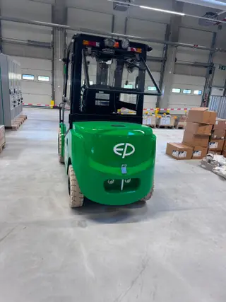 Vorschaubild 2 einer Mietmaschine vom Typ 3.8 ton elektrický vysokozdvižný vozík | EP EFL382X5 4800 mm
